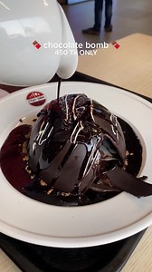 📍Chef’s Table Dhanmondi Shop name : Sweetella Item name : Chocolate bomb Price : 450 Tk • • Was looking for some unique dessert places in Dhanmondi for a while and then found this GEM! The chocolate bomb was a literal BOMB with brownie & icecream inside the chocolate dome. It tastes a bit too sweet for my liking so I would suggest to always share it with a friend otherwise you won’t be able to finish it all alone. The price is also super reasonable cause these chocolate bombs are over 1k in mos