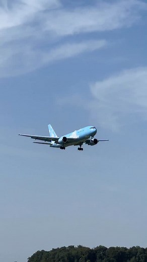 Air Drake B767 Landing on Runway 14 at Zurich Airport ———————————- #planespotting #zurich #zurichairport #drake #airdrake #boeing #b767 #reels #reelsvideo #fyp | ZRH Aircraft
