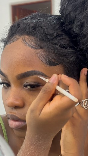 Inarayane Cristine on Instagram: "Tutorial de como eu faço minha sobrancelha, do meu jeitinho! • • • #fy #explore #make #tutorial"