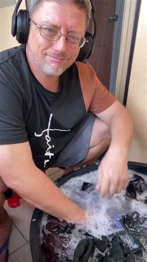 This Hand Washing Technique Saves Your Clothes #laundry #hacks #shorts