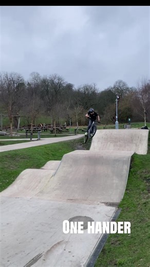 One-Hander Tricks at the Skatepark – Bike Life