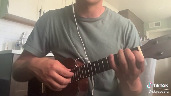 IDGAF Cover by BoyWithUke - Unique Singing Style