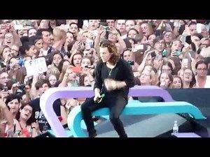 HD - One Direction - Ready To Run (live) FZ72 @ Wien, Vienna, Austria OTRA 2015