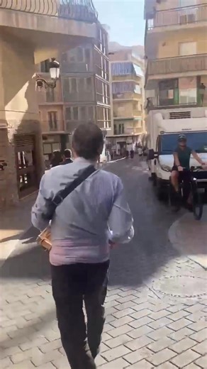 💍 A Beautiful Benidorm Wedding! 💒 What a joy it was today to walk alongside a lovely wedding couple on their way to the church here in beautiful Benidorm! ❤️ With all the local Spanish traditions on full display — from the lively music and family celebrations to the stunning attire and heartfelt blessings — it was truly a moment to remember. 🇪🇸✨ Congratulations to the happy couple! Wishing you both a lifetime filled with love, laughter, and sunshine. ☀️💐 #BenidormGuru #Benidorm #SpanishWedd