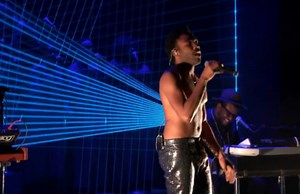 Alternative/R&B: Childish Gambino – “Redbone” (Live Performance) [Video]