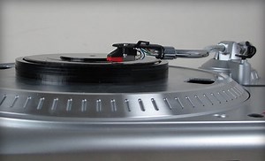 黑膠碟內置藍牙 Universal Record 隨意點歌任你話事 - unwire.hk 香港