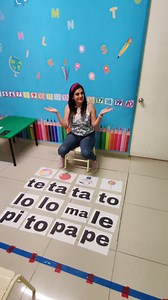 Maestra enseña a leer y escribir con esta actividad motriz ❤️🙋🏻‍♀️🙋🏻‍♂️ | El Mundo del Aprendizaje