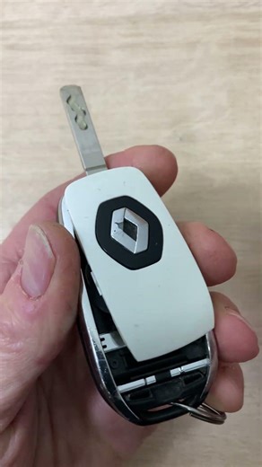 Renault flip key battery change -EASY DIY #automobile #remotebattery #mechanic #remotecontrol