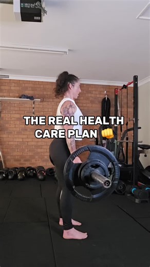 Building muscle is one of the most underrated things you can do for your long-term health. It’s not just about looking strong. Muscle literally changes the way your entire body works. Here’s why it matters: 💪 Better carb glucose metabolism Muscle is where your body stores and uses carbs. More muscle = better insulin sensitivity and steady energy. 🔥 Higher metabolism Muscle burns more energy at rest, making it easier to manage your weight without obsessing over calories. 🧬 Stronger immune syst