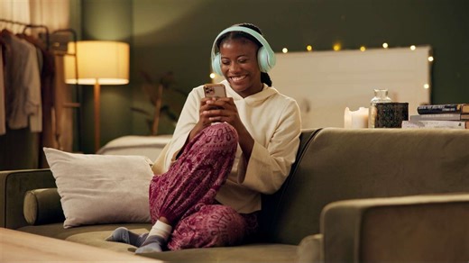 Does Mint Mobile include any streaming services with its plans?