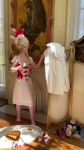 Getting dressed: Marie Antoinette (2006) Movie Version