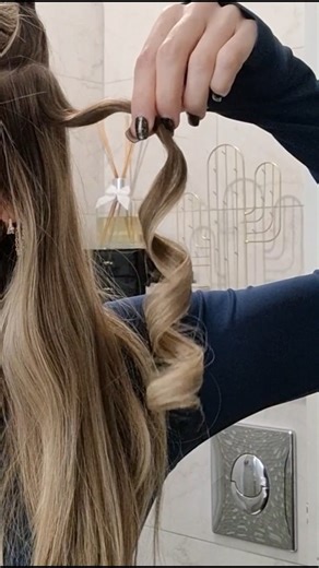 3.9M views · 31K reactions | EASY CURLS : will you try it ? #coiffure #hairinspo #hairstyle #curls #curlscurlscurls #hairstyle #hairstyling #HairGoals #hairstyleideas #hairstyletutorial #easyhairstyles #quickhairstyles #howto #curlyhair #straighthair #hairhacks | poppy_hairstyles | Facebook