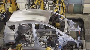 clip-1036625801-industrial-robots-cook-car-body