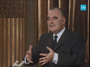 POMPIDOU CONSERVE TOUT ? 1971, le Président de la république Georges Pompidou est interpellé par le journaliste Jean Ferniot sur son "tempérament conservateur". Le président se défend de cette qualification, armé d'exemples de la politique qu'il a conduite en accord avec le général de Gaulle, notamment en matière sociale. Il rend hommage au premier ministre actuel Jacques Chaban-Delmas. | INA