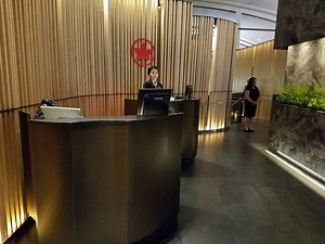 Man Has Airline Status Yanked for Refunding Tickets After Using Airport Lounges. Now He's Suing - View from the Wing