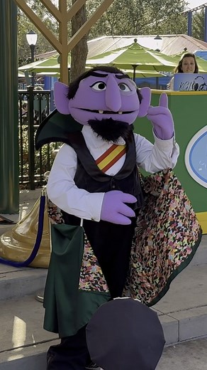 New Year’s Eve Countdown with The Count in Sesame Street at SeaWorld Orlando. #happynewyear #seaworld #sesamestreet #nye2024 | Attractions Magazine