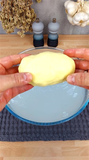 Four years ago I made my first butter and I was surprised how easy it was to make it. I remember that I just baked my sourdough bread and I cut one slice, spread the butter on it, sprinkled with salt and...it was gone before I had a chance to taste it because my wife was faster 😍 This time I cut a few more slices for my daughters as well😁 I had my first bite and it was like going back 30 years to my childhood when I had a similar slice with butter that my grandad made. I hope you're going to e