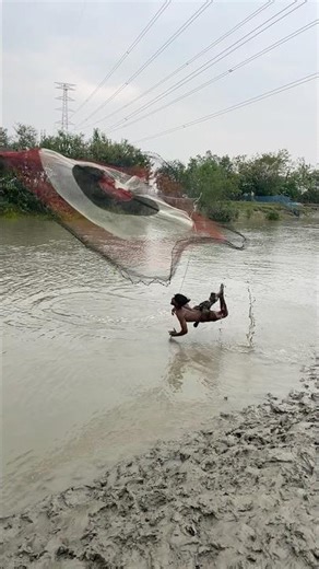 Amazing casting in the rive #fishing #fish #handfish #sunfish