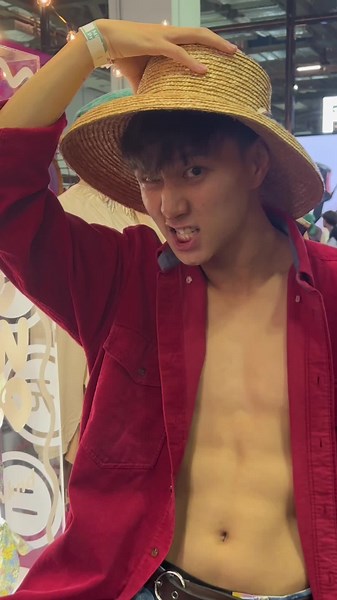 Luffy Costume from Vintage Clothes at Comic Con