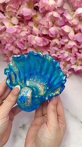 😁 Such a super easy pour and stunning results! I made this shell dish by popping some ink by @makeitamazing.official into my mould then adding @mouldd_resin deep pour resin with some glitters mixed in! 🤩 The results are so pretty and it’s flawless with no bubbles in sight! 🌊 Have you made anything with deep pour lately? If so what did you make? 😍 #resinmadeeasy #resinjules #resinaepoxi #resina #resine #resin #epoxy #sosatisfying #seatheme #shell #shelldecor #explorepage✨ #resinjulesdesign | 