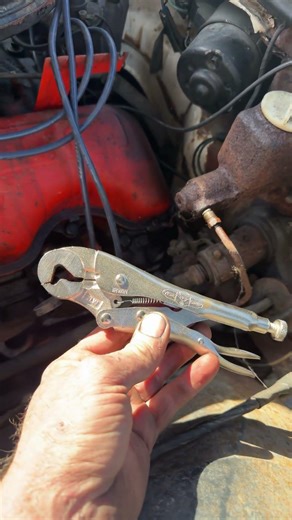 The easy way to get rusted brake lines off. ‪@irwinvise-griptools5034‬