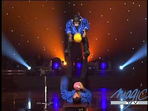 LE PLUS GRAND CABARET DU MONDE - ILAN - CHIMPANZE