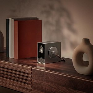 🌟 Erlebe die Magie des Kinos in deinem Zuhause mit dem neuen LG CineBeam Qube HU710PB! 🎬✨ Der 4K-Projektor ist nicht nur ein technologisches Meisterwerk, sondern auch ein wahres Kunstobjekt. Dein Heimkino mit Stil und atemberaubender Bildqualität 🌈🔊 Hebt deine Movieabende zukünftig auf ein ganz neues Level, oder? Welchen Filmtipp würdest du der Community aktuell mitgeben? 😇 Kommentiere unten 👇 #LG #LGElectronics #LifesGood #CineBeam #Heimkino #4KProjektor #Quobe #Entertainment | LG Global