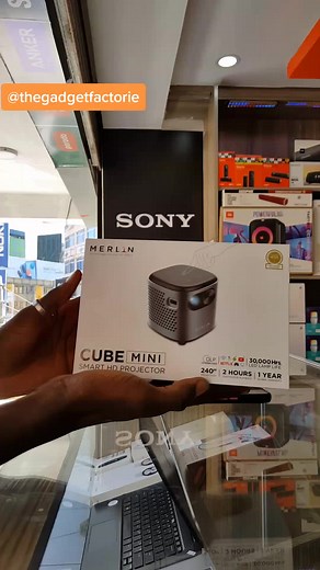 MERLIN CUBE MINI PROJECTOR. 240