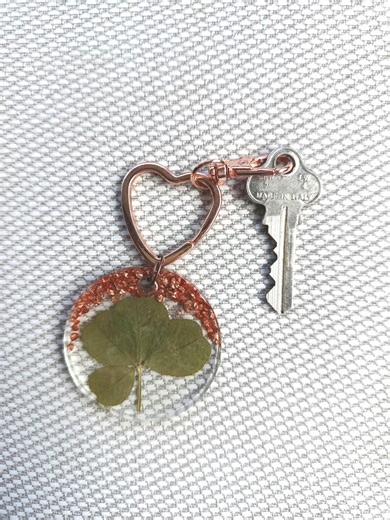 Four Leaf Clover Heart Keychain | Real Clover, Rose Gold , Resin Charm - Etsy