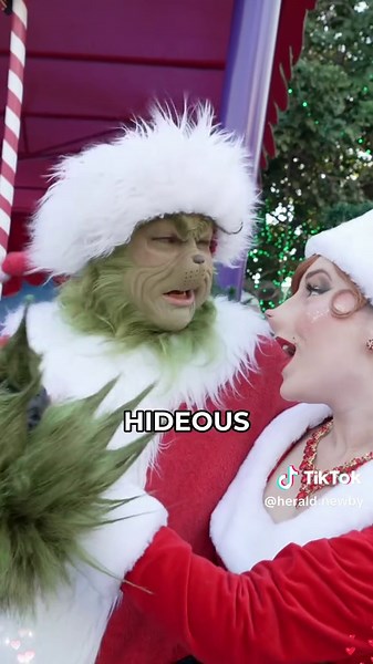 Merry grinchmas!!💚#grinchmas #grinchtiktok #universalstudios #fyp | Grinch At Universal Studios