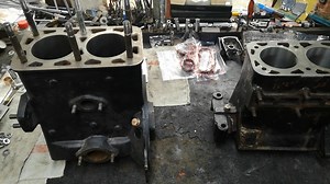 Keď dvaja robia to isté , nie je výsledok rovnaký . Blok Aero 30 sa k nám dostal omylom , blok Aero 662 sme vložkovali u nás . Blok Aero 30 vložkoval strojár nemotorár , a dosť nepresne . U nás tieto motory aj skladáme , takže vieme , čo všetko ešte treba dodržať , aby bolo dobre, aby sa to poskladať vôbec dalo . V lepšom rozlíšení tu https://www.youtube.com/watch?v=q7AUdh4CL9k | Motoservis Petra