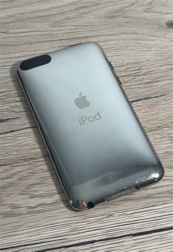 iPod Touch 2nd Generation 🥹 #ipodtouch #ipod #oldphone #oldphones #nostalgia