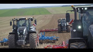 3.4K reactions · 170 shares | Caractéristiques : Puissance et Innovation Points forts : Confort et Traction Travail : Déchaumage Secteur : MAT CICHY Agricole Réalisateur : Agrivideohd Regardez et savourez ! #CLAAS #Tracteur #AXION #blackedition #CultivonsLaPuissance | CLAAS | Facebook