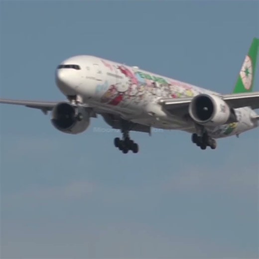 Hello Kitty EVA Air 777 🥹 #evaair #hellokitty #sanrio #aviation #planes #b777