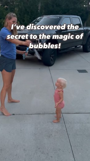 Pediatric brain development Chiro- Dr. Stefanie on Instagram: "🫧🤍 Bubbles are truly magical! 🤍🫧 You can introduce bubble play to babies as early as when they’re lying on their backs and developing head control, around birth to four months old. Encourage kids to be curious and descriptive while playing with bubbles, which can lead to counting games and scientific exploration. The possibilities are endless! Playing with bubbles helps babies and toddlers develop many skills, including: • ⭐️Sens