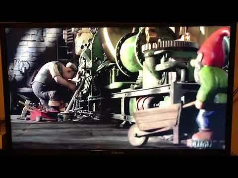 Chicken Run Nick and Fetcher as gnomes