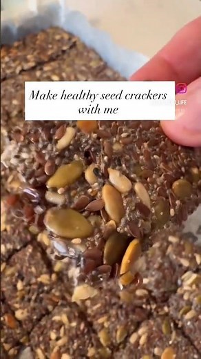 Healthy Seed Crackers | No Flour | Chia, Flax, Pumpkin & Sunflower Seeds | Easy Homemade Recipe 🤤