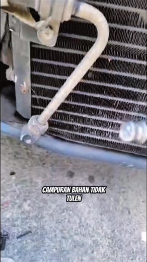⚠️ Low-quality refrigerant = Hidden bomb 💣 Warning to all workshop owners: Do NOT use cheap refrigerant. Many cheap refrigerants on the market contain impure substances or flammable gas. When low-quality refrigerant mixes with the A/C system and compressor oil, it can cause chemical reactions, overheating, smoke, and in serious cases, fire or explosion 💥🔥 Life is more important than money. Choosing cheap = risking your life. This is NOT a joke. #BadRefrigerant #CheapGasDanger #ACSafety #Works