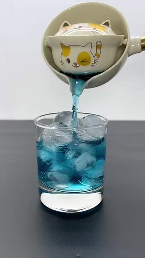 2.4K views · 111 reactions | New Teapot ! It’s so satisfying ! #oddlysatisfying #teapot #foryou #reels #reelsfb #magic #magicteapot #teapot #tea #teatime #tealover #vintage #ilovetea #teapotcollector | Teapot Treasures | Facebook