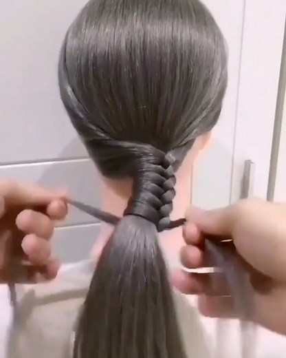 Easy Hair Tutorials 💇 on Instagram: "Woow! ❤️👌🏼 Follow @hairs.diy to get more hair style ideas and learn simple beautiful hair styles 💓 . . #hairstyleideas #videohair #braidtutorial #hairtutorialvideo #hairvideotutorial #hairstyletutorial #braidoftheday #braidsofinstagram #hairglamvideos #tutorialhairdo #hairvideoshow #naturalhairtutorial #tutorialhair #cutehairstyles #marcbeauty #tutorialvideo #braidinglife #hairofinstgram #braidinspo #hairdecoration #hairstylevideo #longhairstyles #hairspo