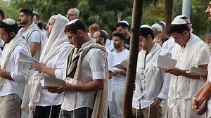 When does the fast begin and end - and a guide to the laws and customs of Yom Kippur