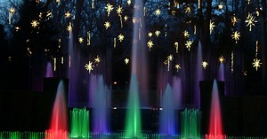 Holiday light show kicks off at Longwood Gardens