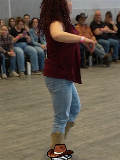 On entend souvent dire : « Tu es chanceux(se), tu es encore jeune pour avoir des passions et faire ceci ou cela. Moi, il est trop tard, je suis trop vieux/vieille pour me remettre en forme. » Eh bien, voici la preuve du contraire : il n’y a pas d’âge pour bouger, pour passer à l’action, pour avoir des rêves et des passions. Cette danseuse m’a vraiment impressionné(e). Voir son immense sourire pendant qu’elle dansait n’avait pas de prix. Osez vous lancer, osez faire des mouvements qui vous font s