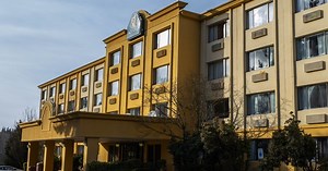 Kirkland OKs agreement to use La Quinta for housing homeless people