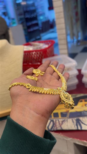 Gold Polish Forming Necklace: Unique Jewelry Design