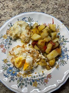 44K views · 369 reactions | 4 potato boiled and diced 1 tbls red & green capsicum 2 shallots sliced 1 tbls butter 1 tsp golden ray ( optional) pepper flakes turmeric 4 eggs | Jenny’s Wok | Facebook