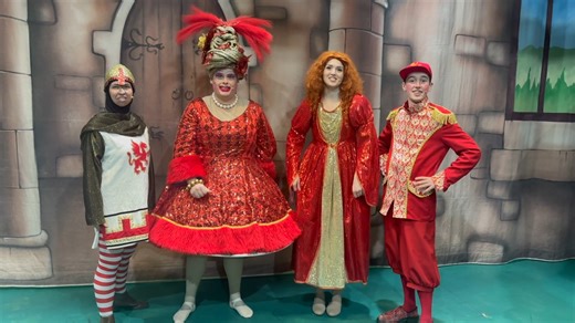 🎁 It’s the 12 Days of TaleGate Christmas 🎁 Next up, it’s the return of the cast of Robin Hood! On the TENTH day of Christmas, my true love gave to me… ⚔️💰 Ten Swords-a-Fighting, 🦌💖 Nine Reindeer Prancing, 🐮😱 Eight Maids-a-Milking, 👗💄 Seven Frocks for Queenie, 🐀🙈 Six Rats-a-Hiding, 🕵️💇 FIVE STOLEN WIGS, 🧚✨ Four Magic Wands, 🇫🇷 🤗 Three French Friends, 🧤🧣 Two Fluffy Gloves, 🥧🐀 And a Mince Pie with Queen Ratty! | TaleGate Theatre Productions Ltd