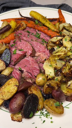 Delicious Slow Cooker Corned Beef and Cabbage Recipe