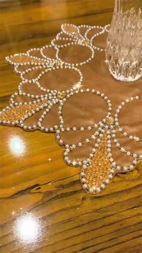 ‎مریم کاظمی 🪡 بدرخش و درامد بساز😍‎ on Instagram‎: "اگه طرحش رو میخوای برام بنویس طرح رومیزی🪡 وقتی جواهر دوزی بلد باشی میتونی هر گوشه ی خونه ت رو دیزاین کنی کلاس آنلاین آموزشی من کمکت می‌کنه تا این هنر رو از صفر یاد بگیری حتی اگه سوزن دست گرفتن بلد نباشی 😍 اگه دلت میخواد ثبت نام کنی و کنارمون این هنرو یاد بگیری دایرکت بده"‎