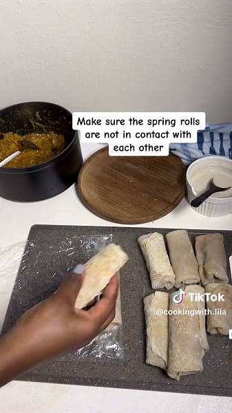 Good day lovely people… how do you preserve your spring rolls? Do you have another method for it? Lemme know. Also do you store in the fridge? How long does it last when you do that? To me it doesn’t last for long. Lemme know what you think in the comment section. . . #preservingfood #springrolls️ #viral #cookingwithlila #fyp #withlovelila #ghanaianfoodnetwork